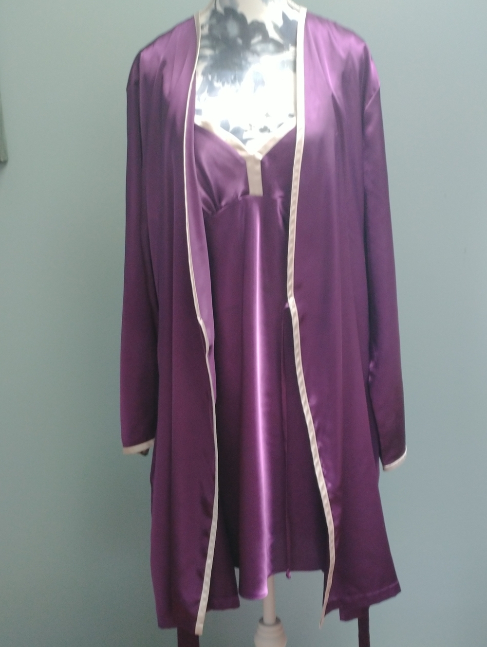 Jones New York Vintage Purple Satin Peignoir Set